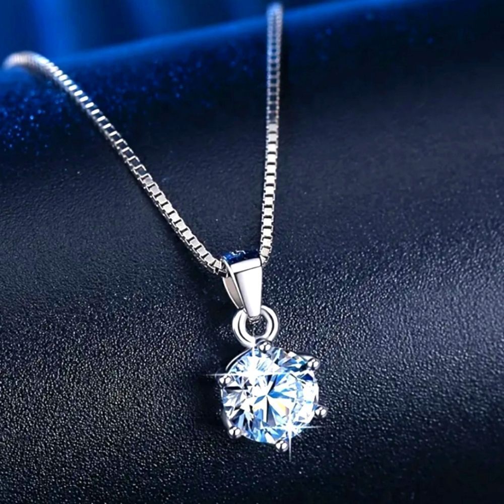 Versatile diamond pendant necklace